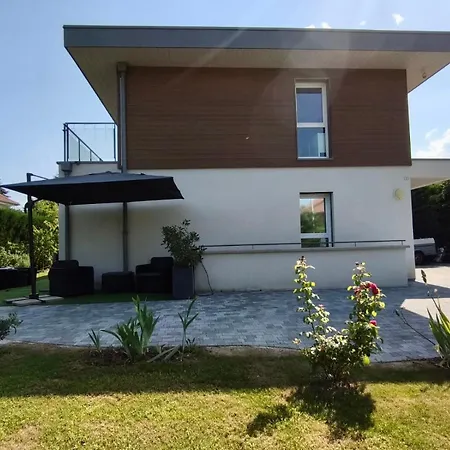 Elegant House Near Chateau De Voltaire * Prevessin-Moens